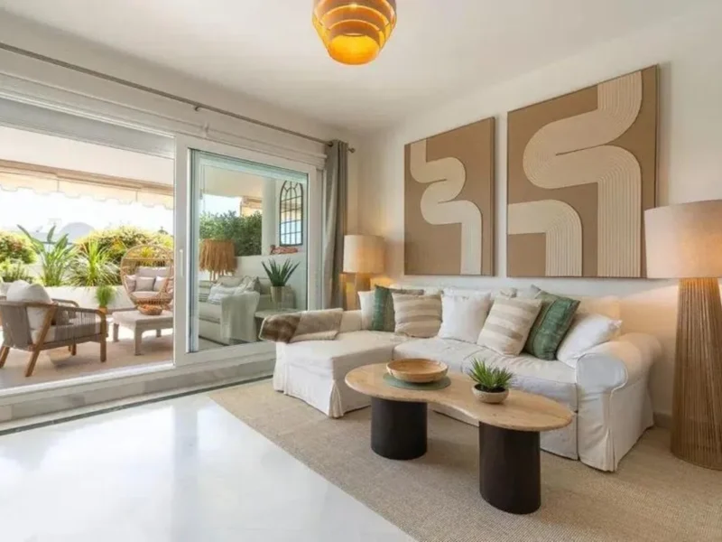 Elegante Wohnung mit großzügigen Terrassen in Aloha, Marbella