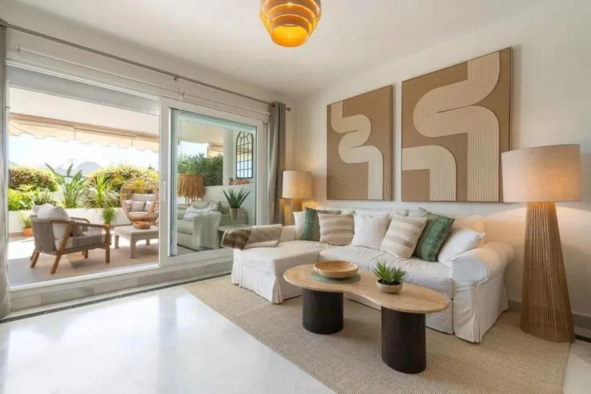 Elegante Wohnung mit großzügigen Terrassen in Aloha, Marbella