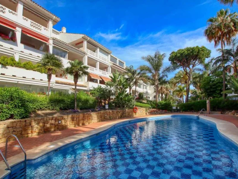 Exklusive Eckwohnung mit Meerblick in Marbella, Costa del Sol