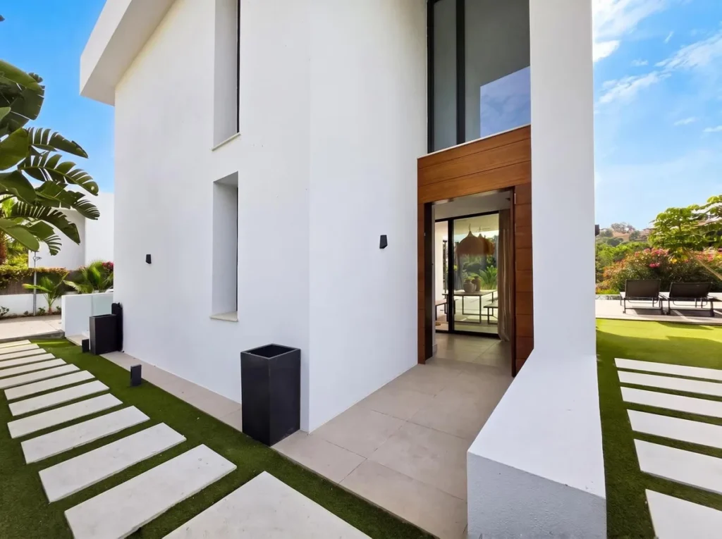 Elegante Villa am Golfplatz in El Paraíso, Costa del Sol