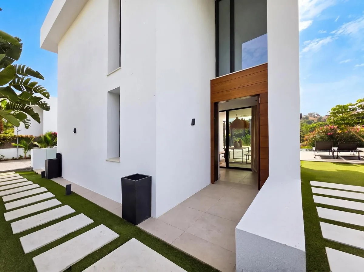 Elegante Villa am Golfplatz in El Paraíso, Costa del Sol