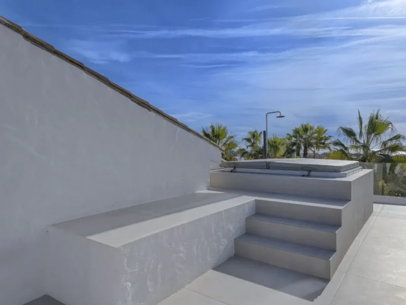 Elegantes Duplex-Penthouse mit Meerblick in El Paraíso