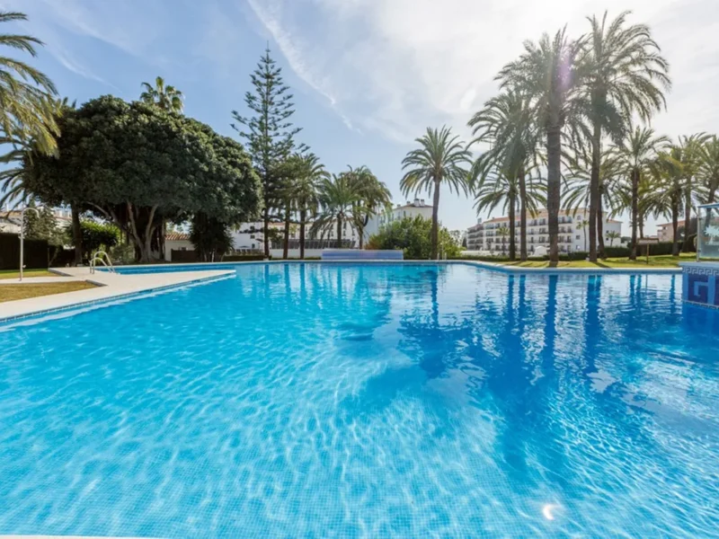 Elegante Wohnung mit Meerblick in Puerto Banús, Costa del Sol