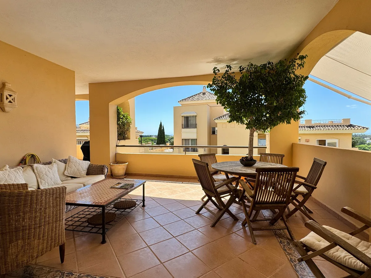 Exklusive Wohnung mit Meerblick in Hacienda Elviria, Marbella
