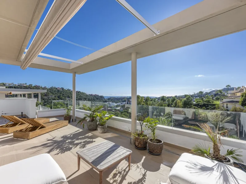 Elegantes Duplex-Penthouse mit Panoramablick in Benahavís