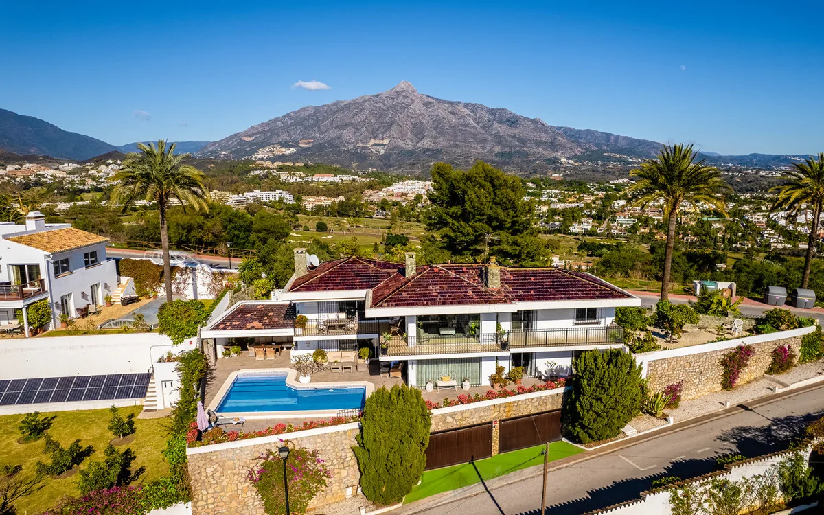 Elegante Villa mit Meerblick in Nueva Andalucia, Marbella