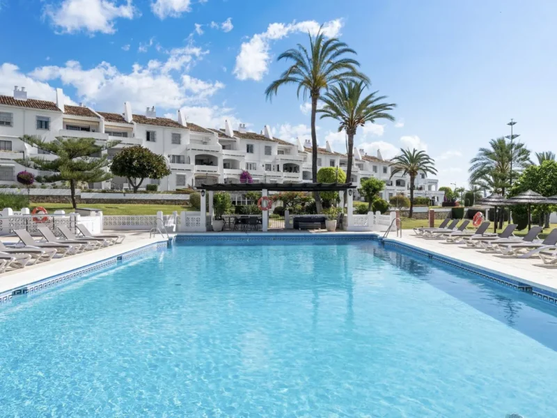 Elegantes Apartment mit Meerblick in Nueva Andalucía, Marbella