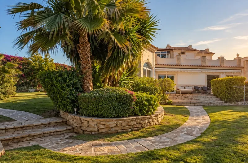 Elegante italienische Villa mit Meerblick in El Rosario, Marbella