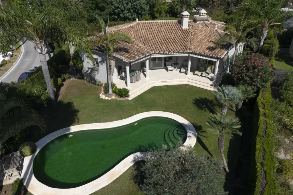Klassische Villa in Rio Real: Mediterrane Eleganz an der Costa del Sol