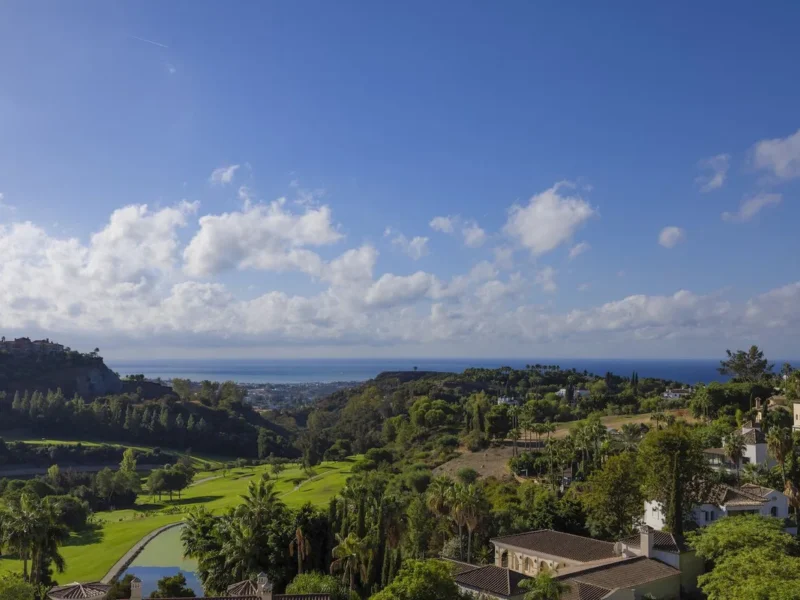 Elegante Villa mit Panoramablick in Los Arqueros, Costa del Sol
