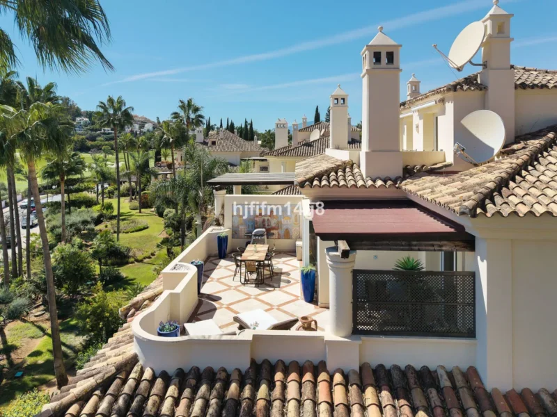 Luxuriöses Penthouse mit Golfblick in Las Alamandas, Marbella
