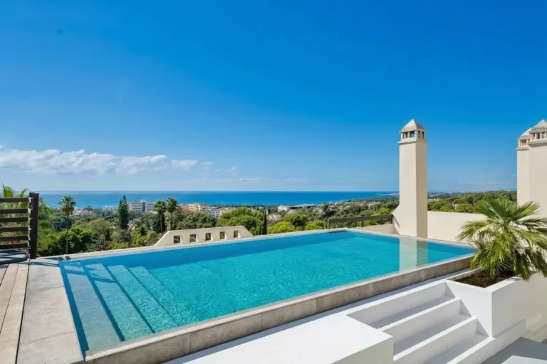 Exklusives Duplex-Penthouse in Marbella mit Meerblick