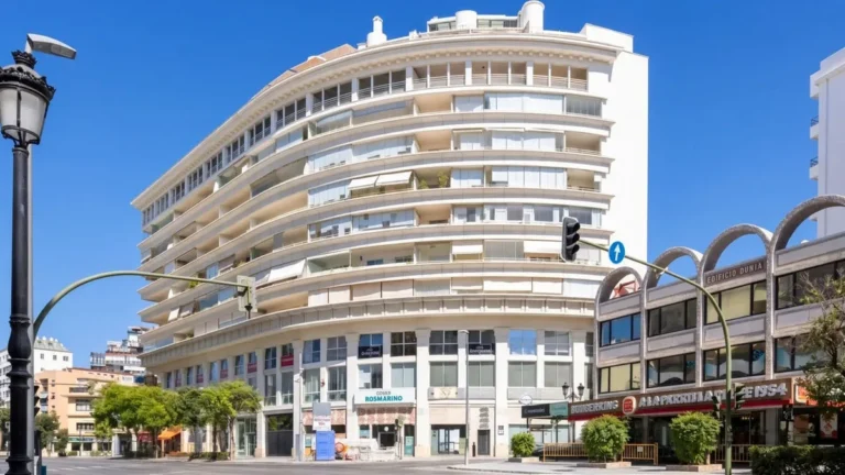 Luxuriöse Wohnung in Marbella an der Avenida Ricardo Soriano