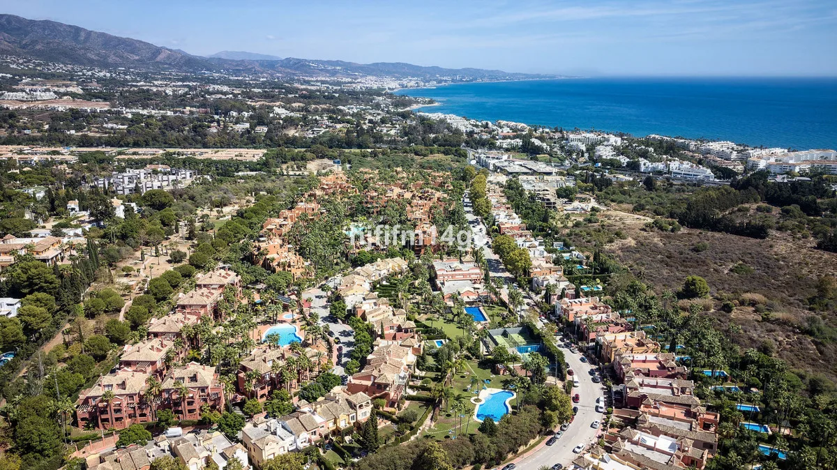 Elegantes Reihenhaus in La Alzambra, Marbella – Ihr Traumhaus an der Costa del Sol