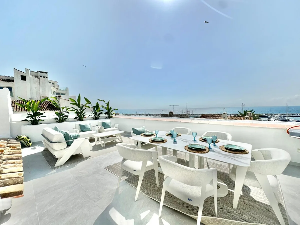 Moderne Wohnung mit Meerblick in Puerto Banus, Costa del Sol