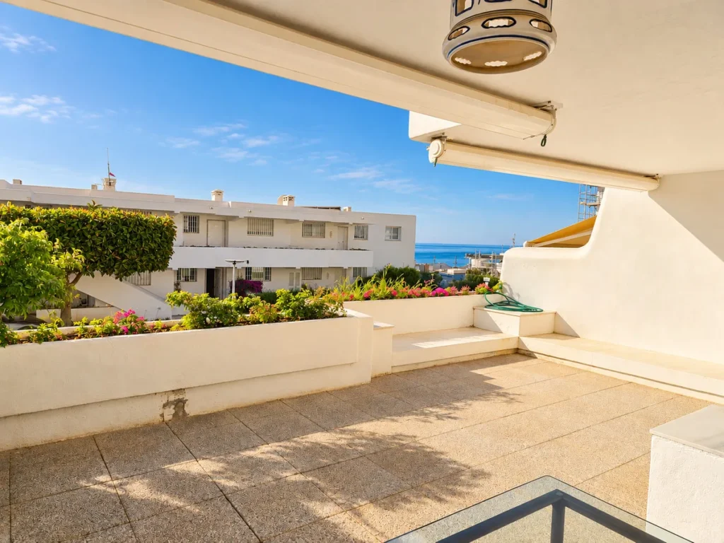 Elegante Duplexwohnung mit Meerblick in Guadalmina Baja