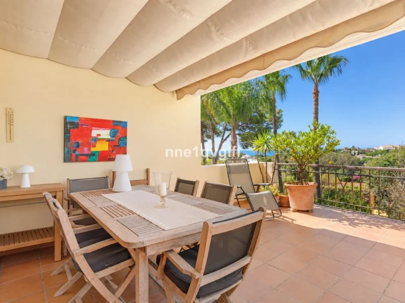 Elegantes Penthouse mit Meerblick in Cabopino, Costa del Sol
