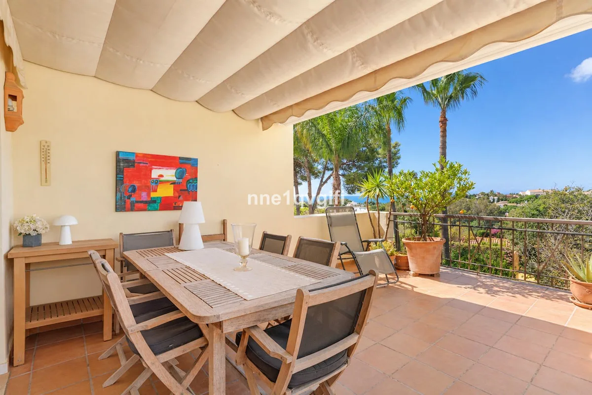 Elegantes Penthouse mit Meerblick in Cabopino, Costa del Sol