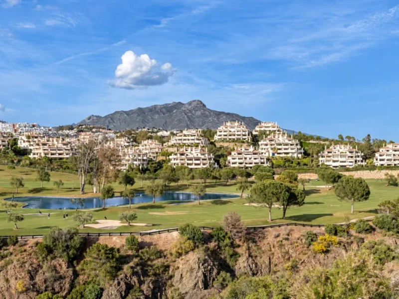 Elegantes Duplex-Penthouse in Benahavís mit atemberaubendem Blick