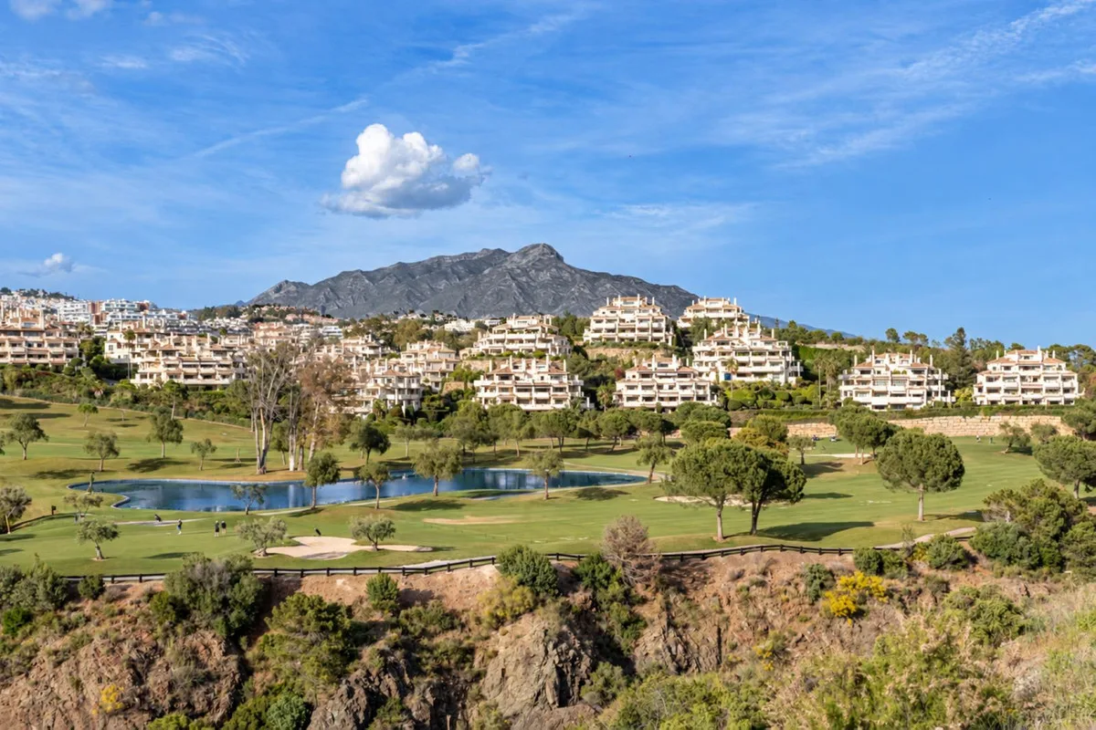 Elegantes Duplex-Penthouse in Benahavís mit atemberaubendem Blick