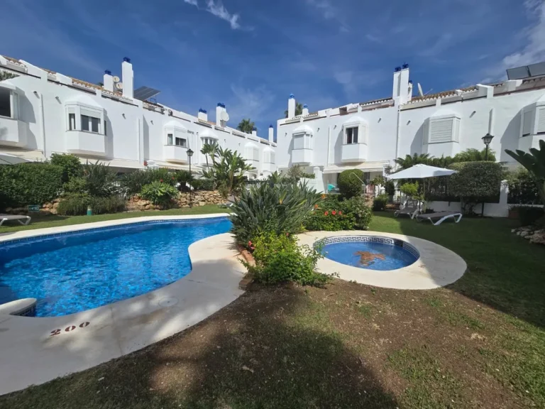 Elegante Doppelhaushälfte in Marbella nahe Puerto Banús
