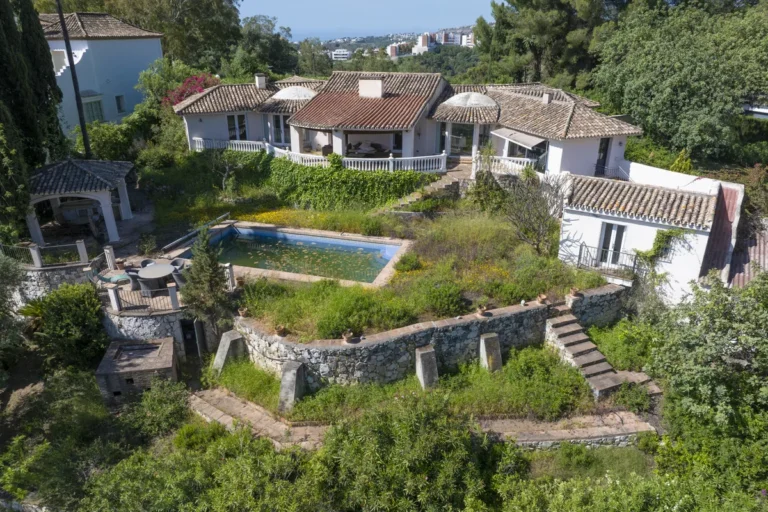 Elegante Villa am Golfplatz in Benahavís mit Panoramablick
