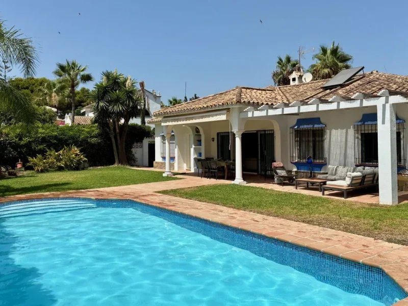 Renovierte Villa nahe Strand in Estepona – Mediterranes Lebensgefühl