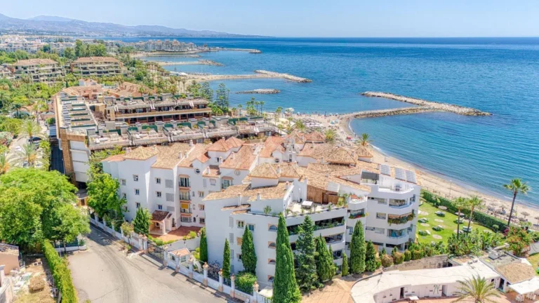 Exklusives Apartment in Marbella mit Meerblick und Terrasse