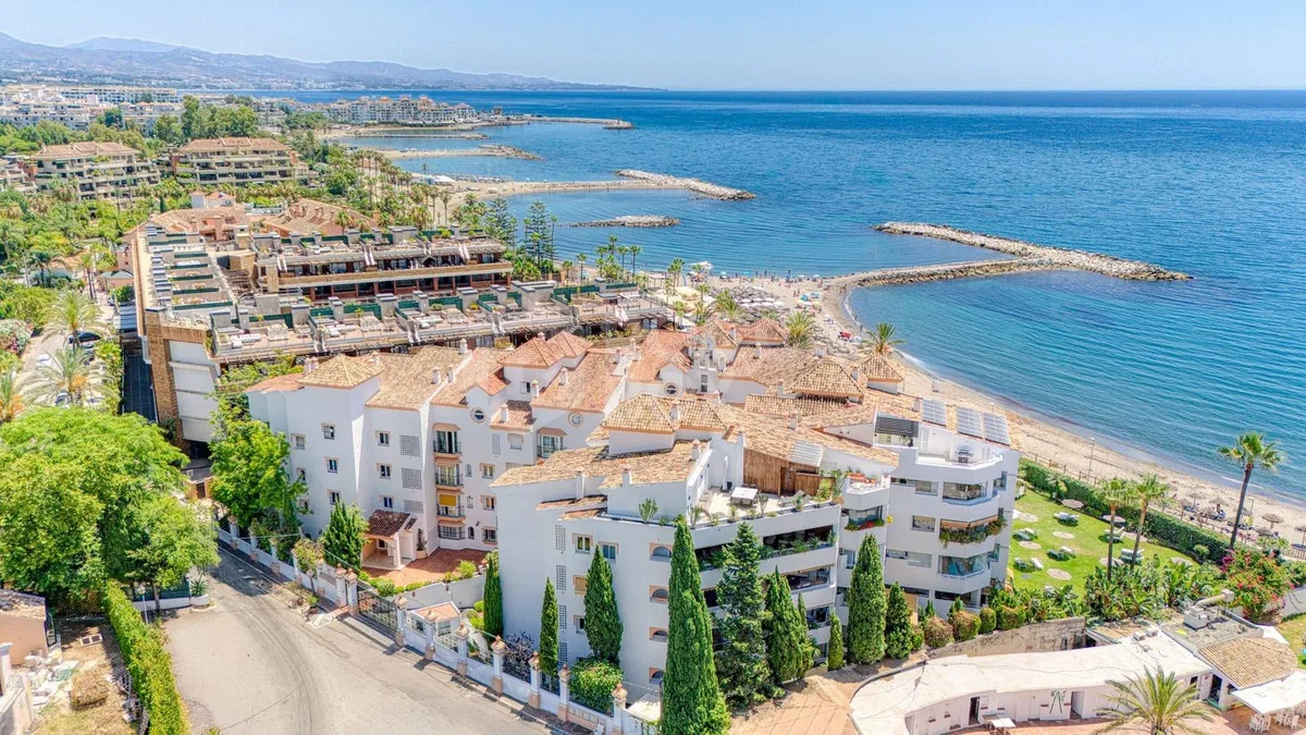 Exklusives Apartment in Marbella mit Meerblick und Terrasse