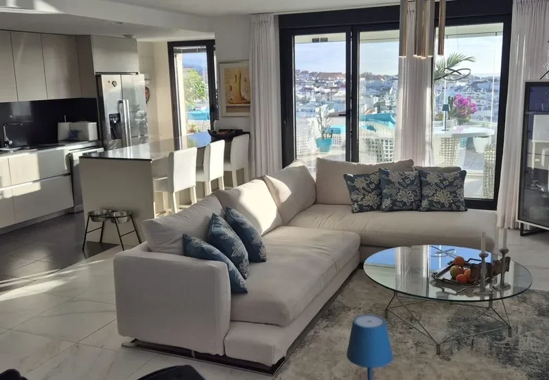 Elegantes Penthouse mit Panoramablick in Estepona