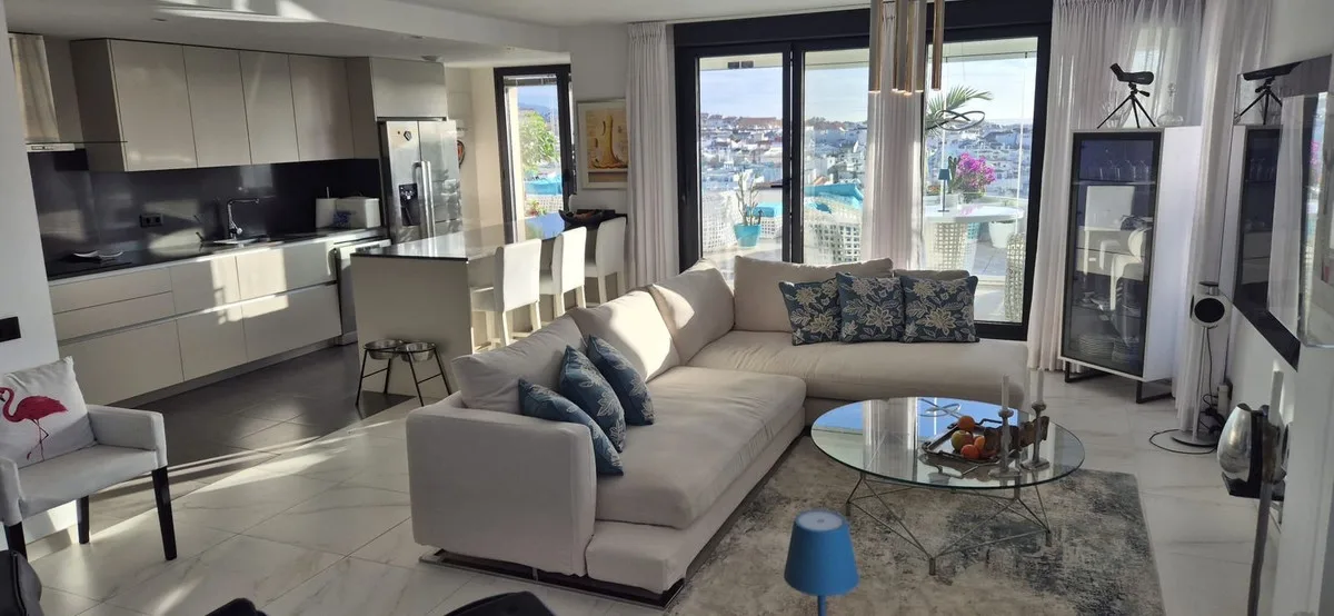 Elegantes Penthouse mit Panoramablick in Estepona