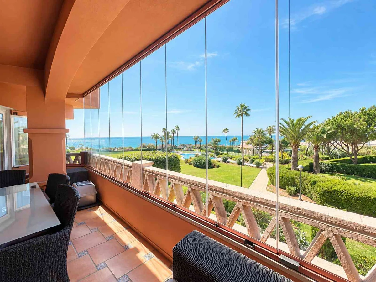 Elegantes Apartment in Elviria, Marbella – Meerblick pur