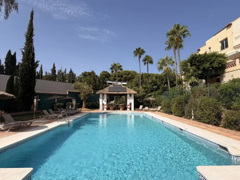 Elegante Villa mit Meerblick in Marbella, Nueva Andalucía