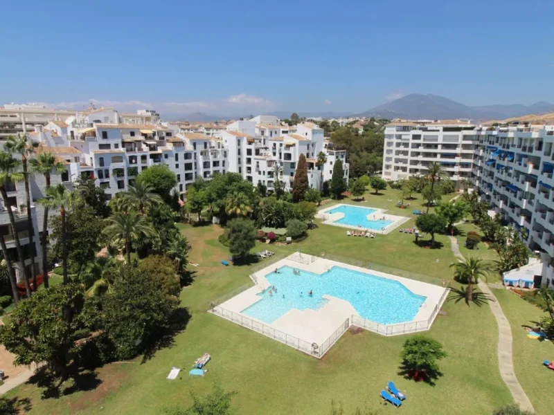 Elegantes Apartment in Puerto Banús, Marbella mit Meerblick