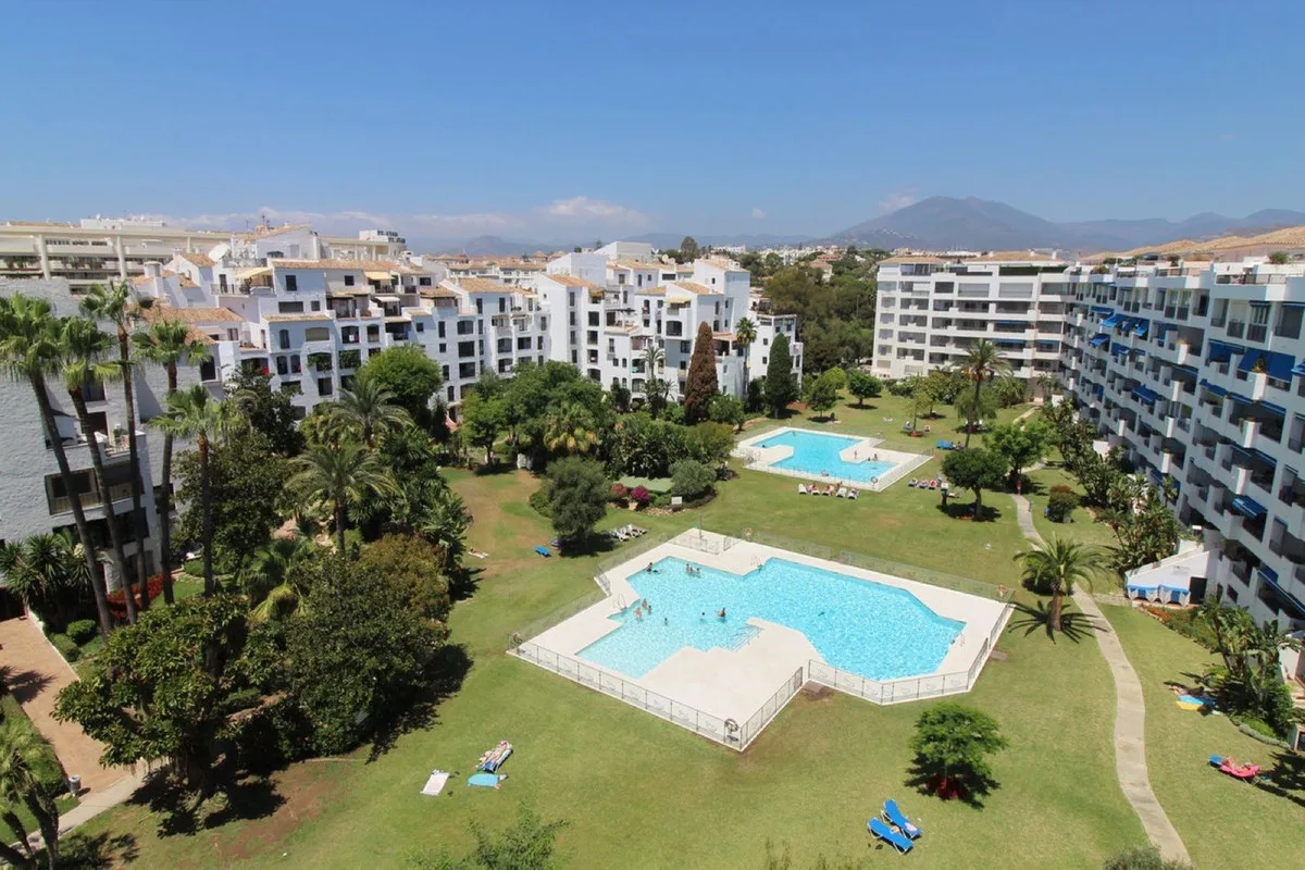 Elegantes Apartment in Puerto Banús, Marbella mit Meerblick