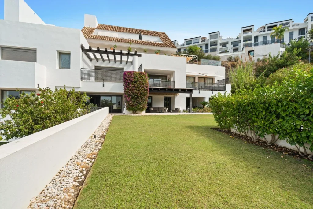 Elegante Erdgeschosswohnung in Benahavís – Los Flamingos Golf Resort