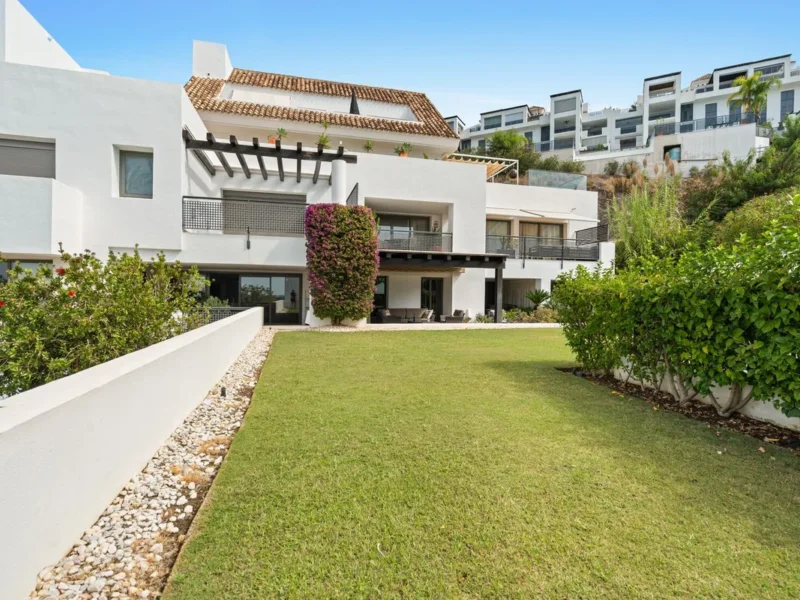 Elegante Erdgeschosswohnung in Benahavís – Los Flamingos Golf Resort