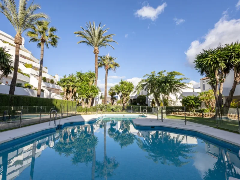 Elegantes Apartment mit Panoramablick in Nueva Andalucía