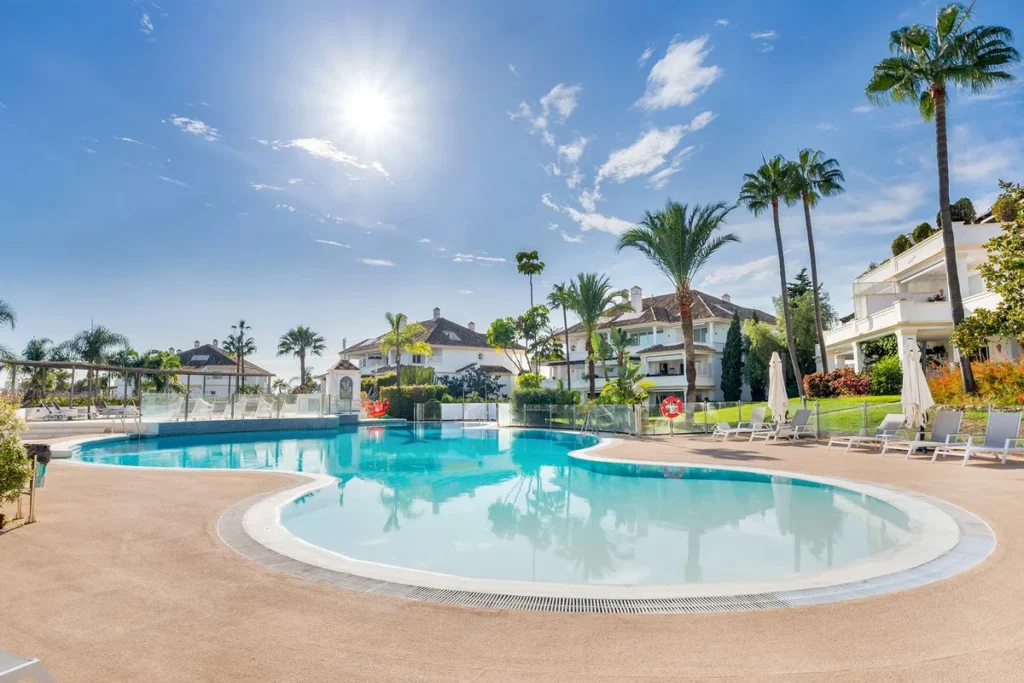 Elegantes Duplex-Penthouse mit Meerblick in Marbella Goldene Meile