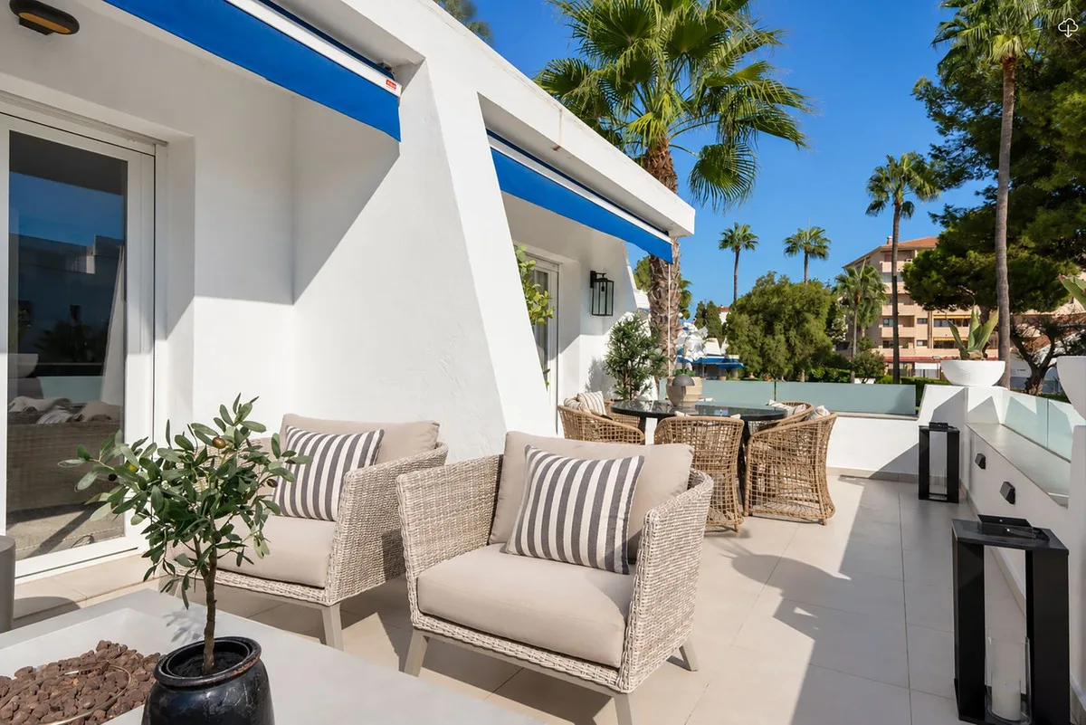 Elegante Neu renovierte Wohnung in Marbella, Costa del Sol