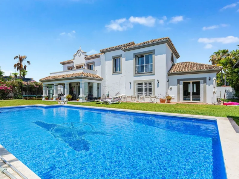 Elegante Villa in Marbella – Traumhafte Strandlage an der Costa del Sol