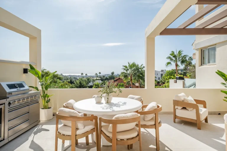 Elegante Ferienwohnung mit Panoramablick in Palacetes Los Belvederes