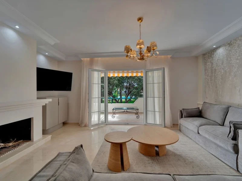 Exquisite Erdgeschosswohnung in Benahavís, Costa del Sol