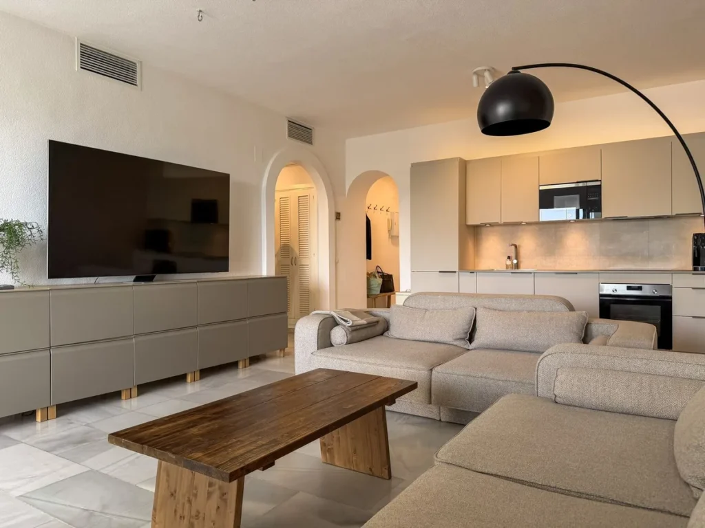 Renoviertes Apartment im skandinavischen Stil in Cabopino