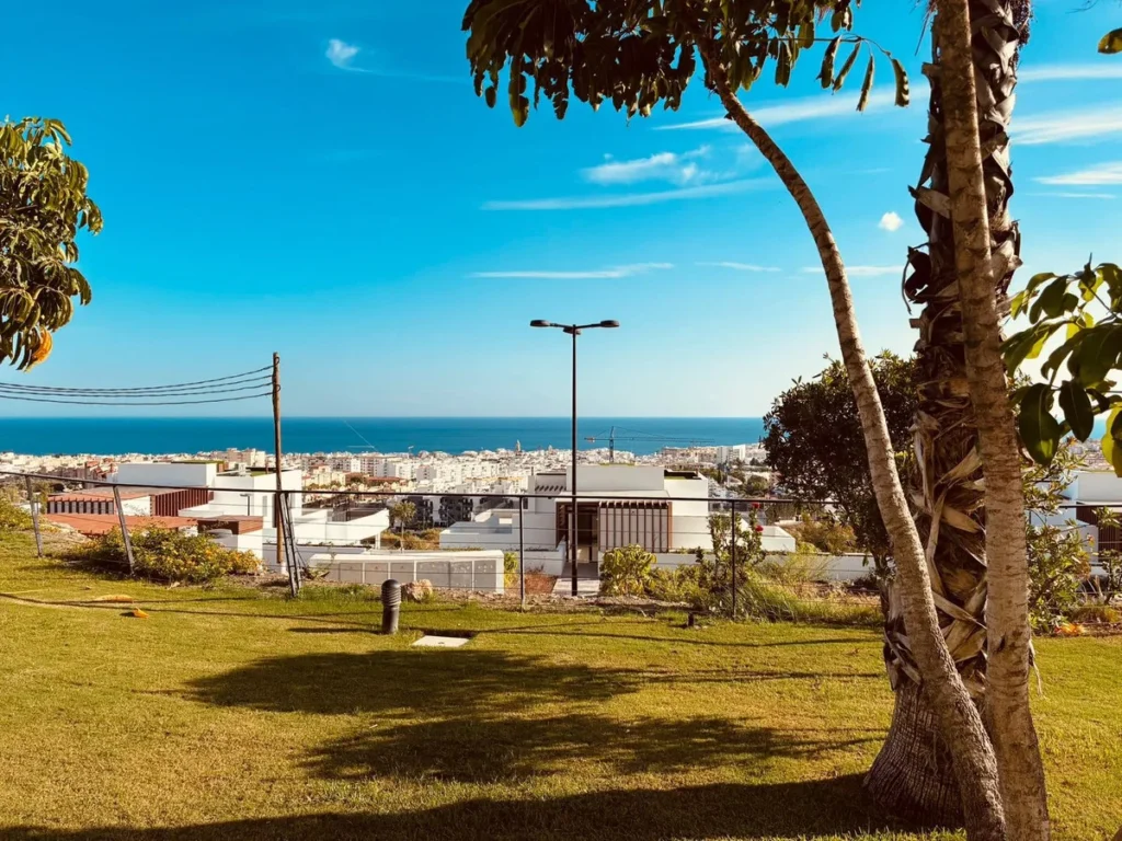 Exquisites Erdgeschossapartment mit Meerblick in Estepona