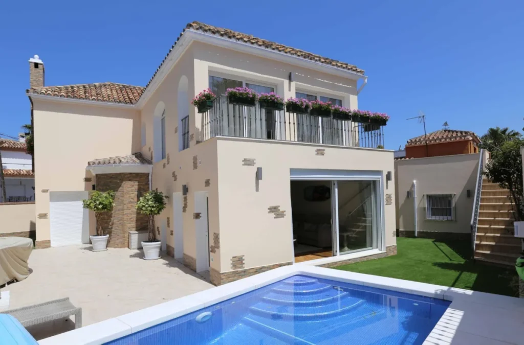 Elegante Villa in San Pedro de Alcántara nahe dem Strand