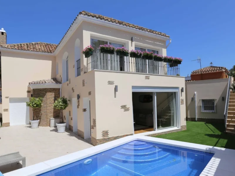 Elegante Villa in San Pedro de Alcántara nahe dem Strand