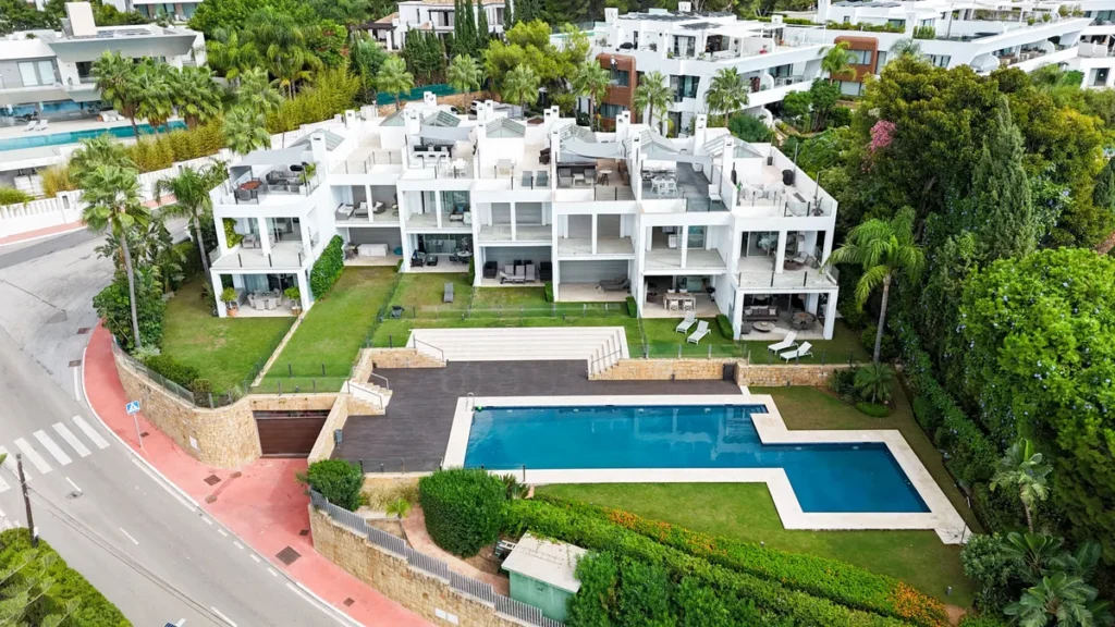 Elegantes Stadthaus in Sierra Blanca, Marbella an der Costa del Sol