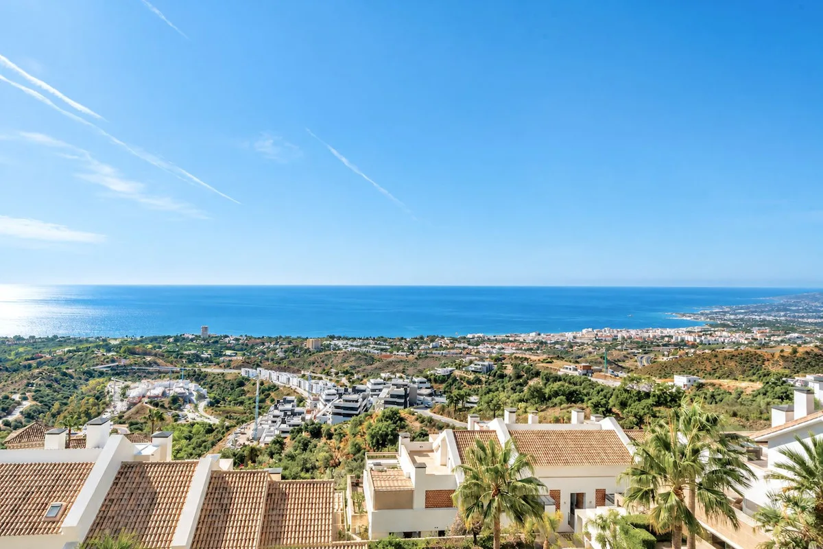 Elegantes Duplex-Penthouse mit Panoramablick in Marbella