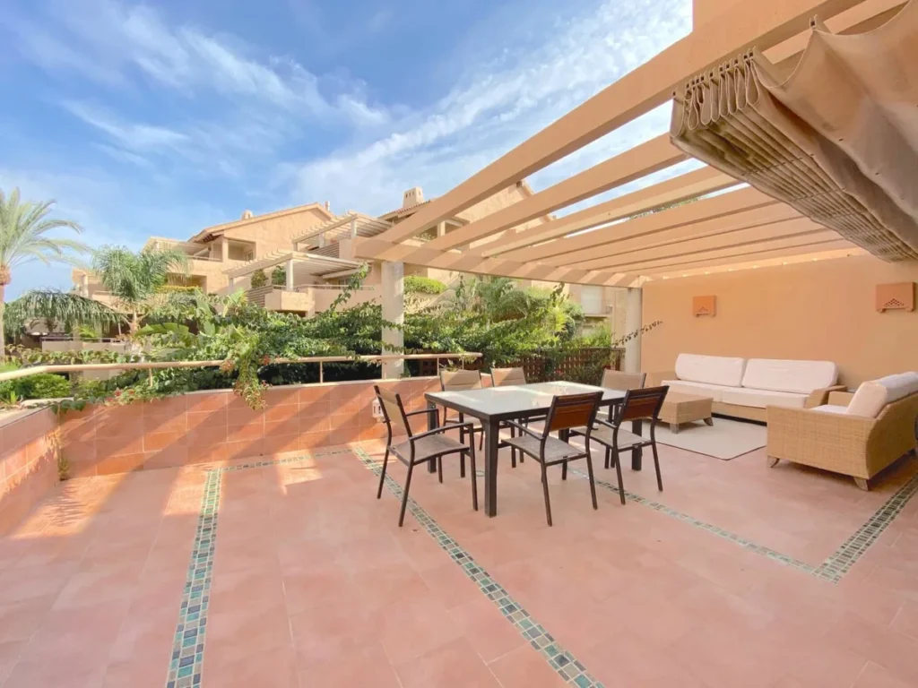 Elegante Eigentumswohnung in Golf Gardens, Rio Real, Marbella